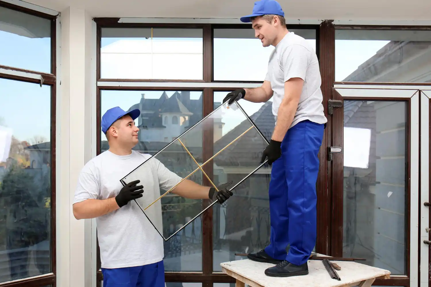 asesoramos y montamos instalaciones de vidrio